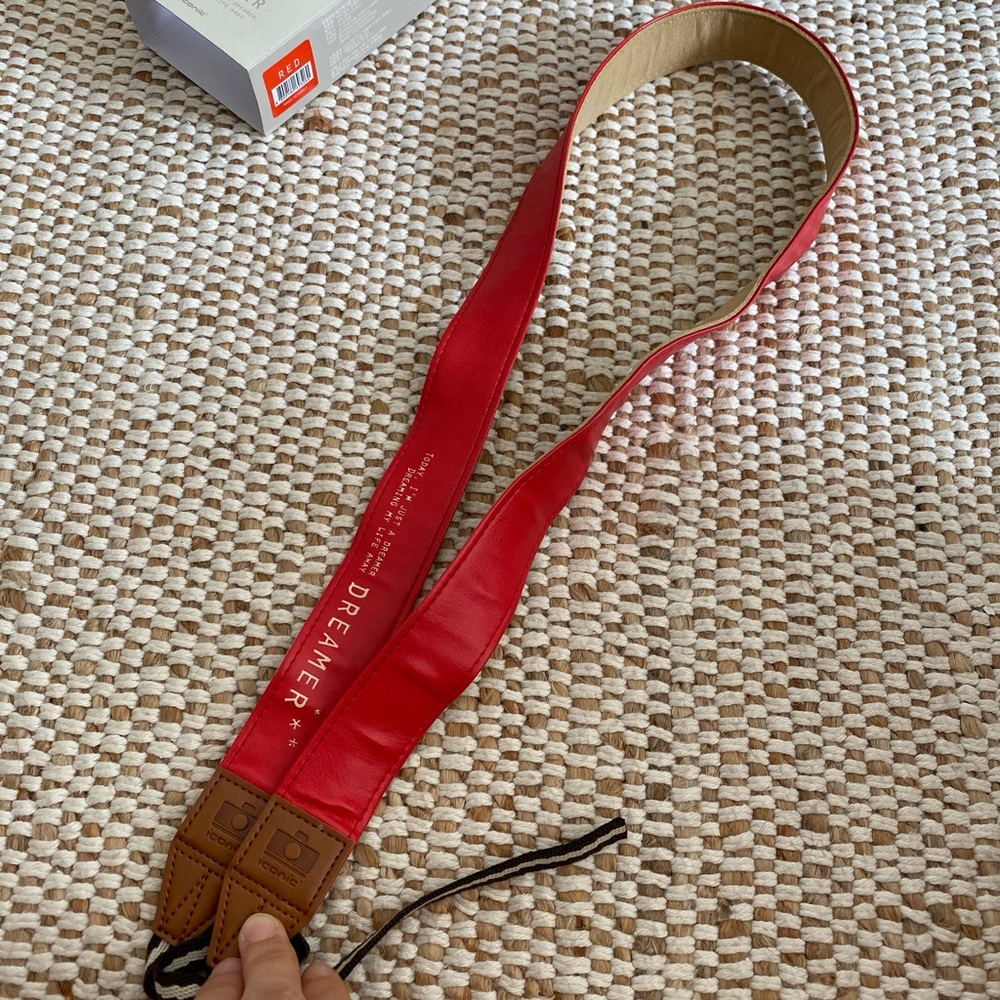 Red camera strap - Picture 6 of 8